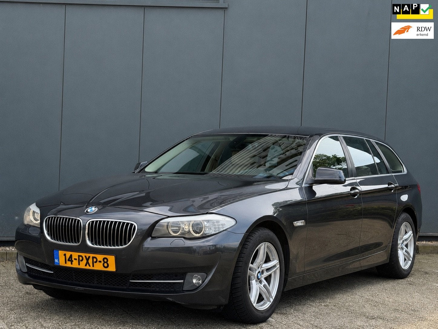 BMW 5-serie Touring 528i High Executive | Nap | Luchtvering, Euro 5, Achterwielaandrijving, Gebruikt, 2000 kg