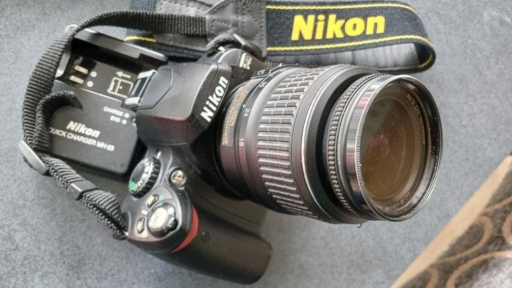Nikon D40 spiegelreflexcamera met 18-55  lens en oplader, Gebruikt, Spiegelreflex, Ophalen of Verzenden, 4 t/m 7 keer