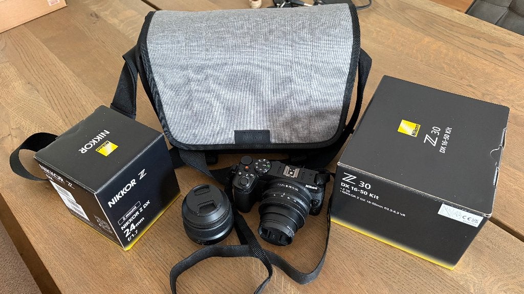 Nikon Z30 + 16-50mm + 24mm f/1.7+tas – zeer weinig gebruikt, Ophalen, Bluetooth, Zo goed als nieuw, 4 t/m 7 keer