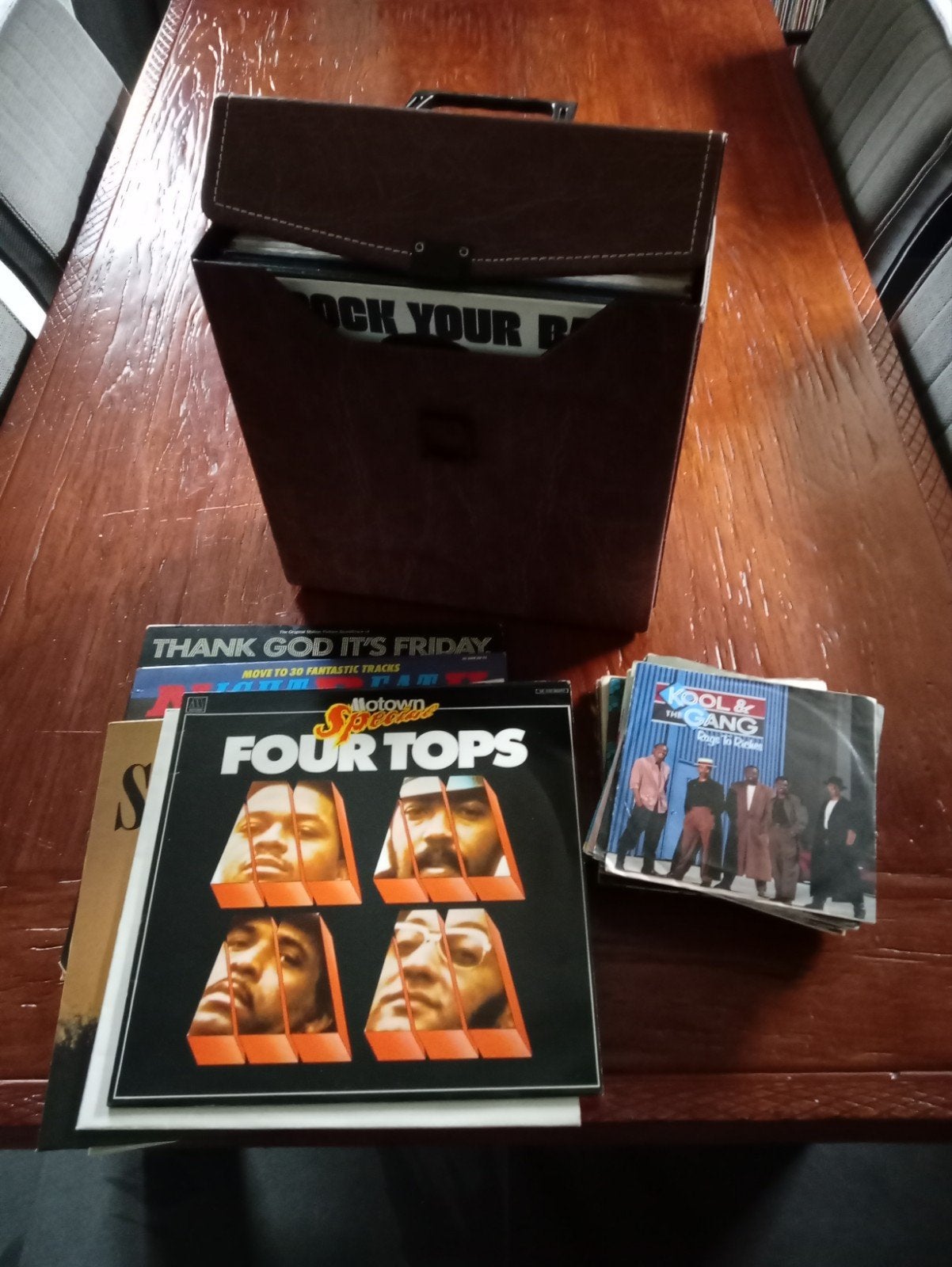 Diverse lps en singles met koffer., Cd's en Dvd's, Ophalen, 1980 - 1989, Zo goed als nieuw, 12 inch