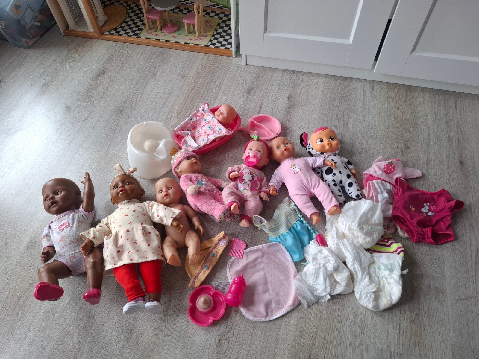 Grote set babypoppen met accessoires en kleding, Kinderen en Baby's, Ophalen, Gebruikt, Babypop