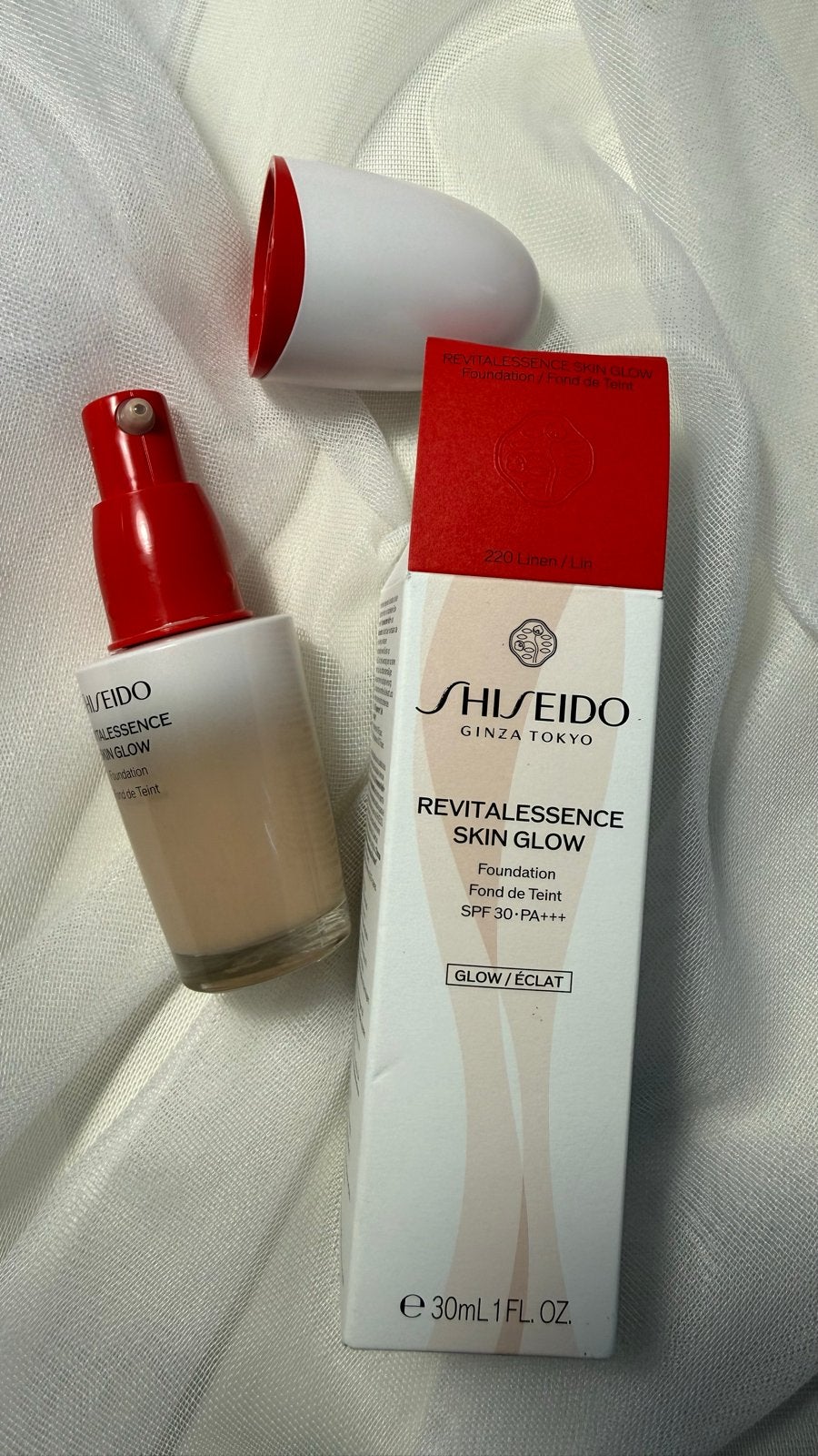 Shiseido Revitalessence Skin Glow - Kleur 220, Gehele gezicht, Beige, Ophalen of Verzenden, Zo goed als nieuw