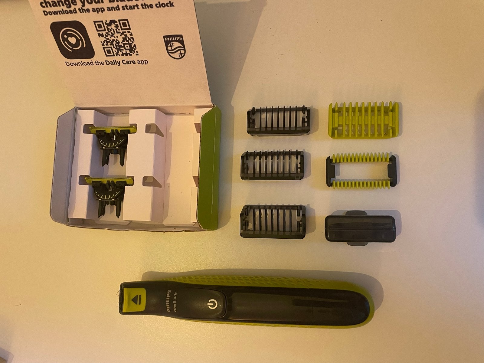 Philips OneBlade met accessoires en lader, Ophalen of Verzenden, Gebruikt, Scheren en Epileren