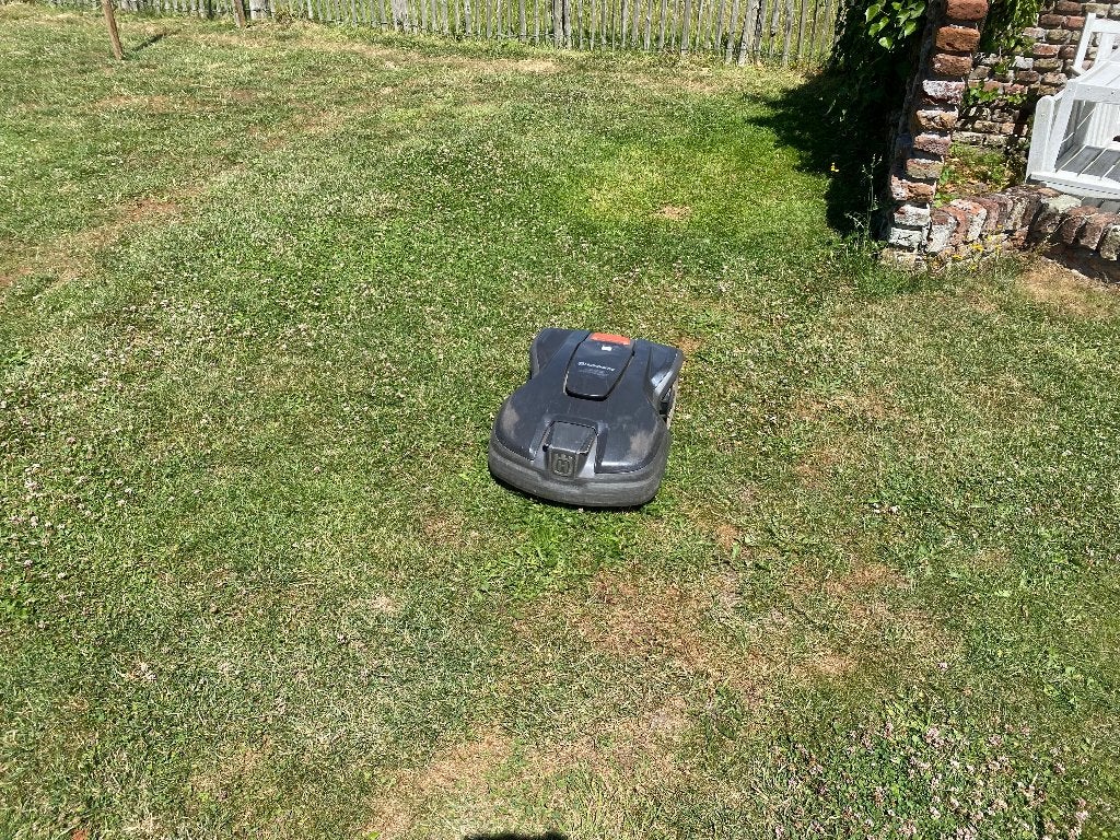 te koop Husqvarna Auto Mower 305, Ophalen, Zo goed als nieuw, 20 tot 25 cm, HUSQVARNA