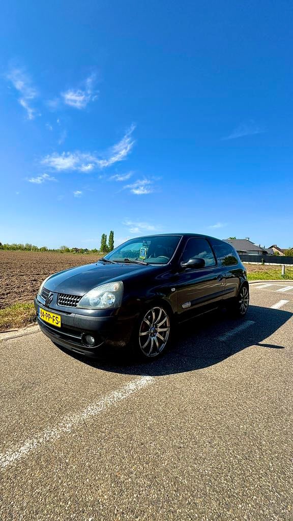 Renault Clio 1.6 16V 2004 Zwart, Voorwielaandrijving, 537 kg, 40 €/maand, 4 cilinders