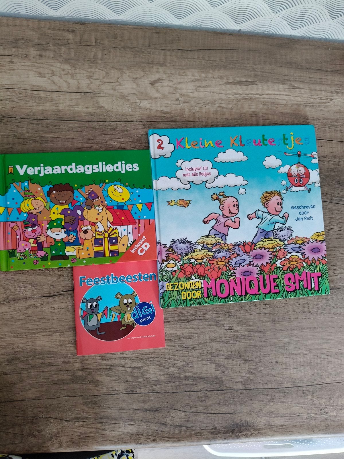 Kinderboeken:Feestbeesten, Verjaardagsliedjes, Kleine Kleut, Ophalen of Verzenden, Gelezen, Fictie algemeen