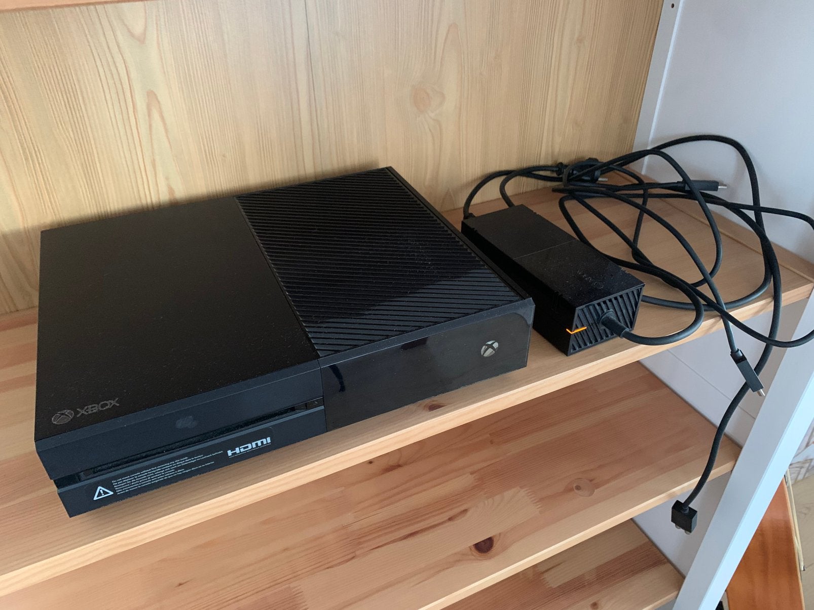 Xbox One met 2 controlers + oplaadsnoer/ headset adapter, Ophalen of Verzenden, Zo goed als nieuw, Met 2 controllers, Slim