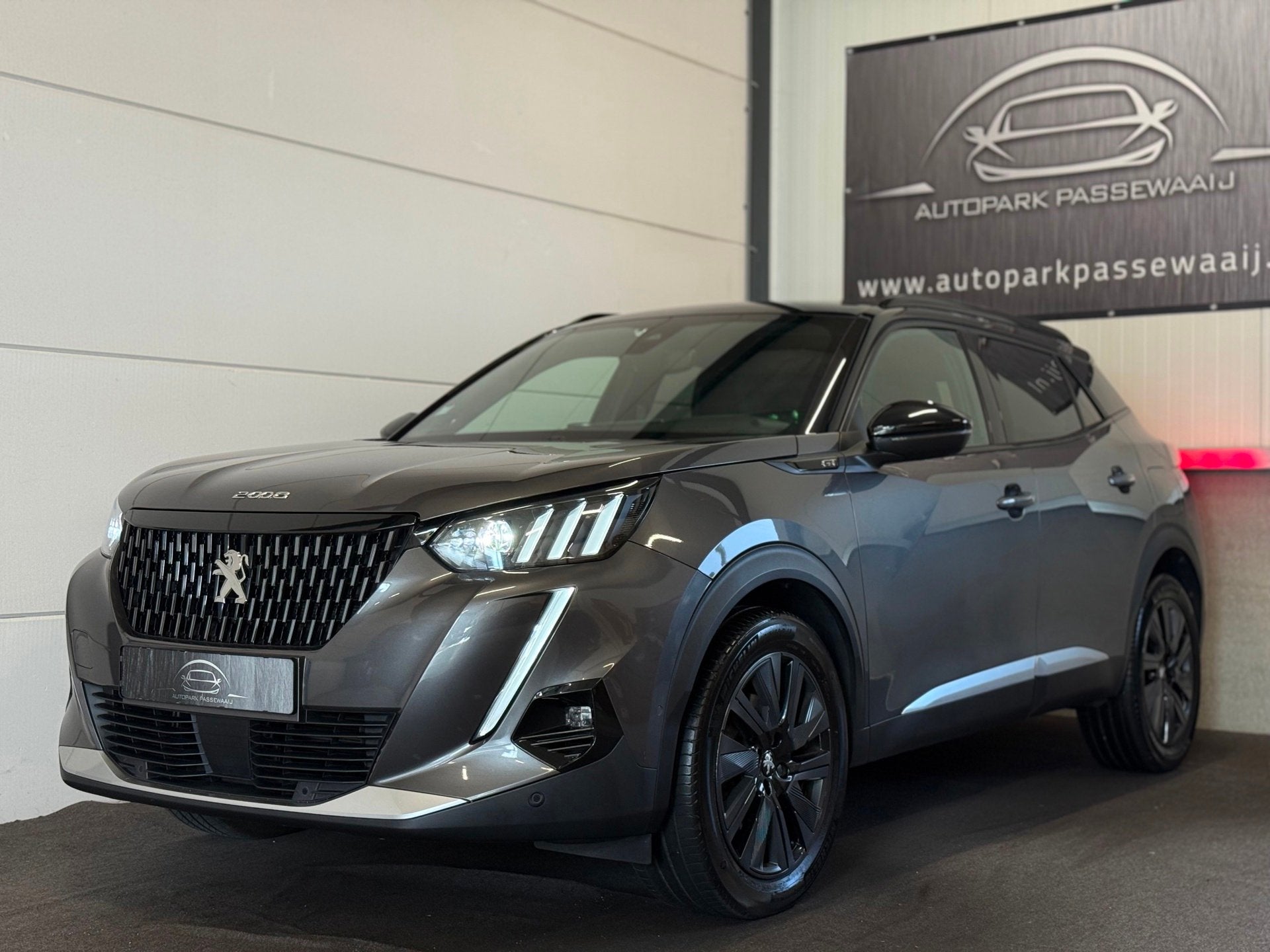 Peugeot 2008 1.2 PureTech GT-Line NWE D-Riem, Pano, ACC, App, Gebruikt, Zwart, Alcantara, 1180 kg