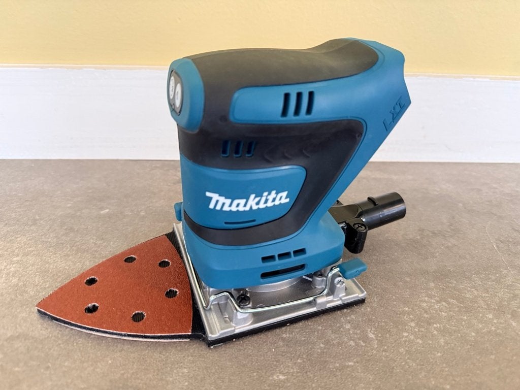NIEUW - Makita DBO484 18V accu vlakschuurmachine, Doe-het-zelf en Verbouw, Ophalen, Nieuw, Minder dan 600 watt, Vlakschuurmachine