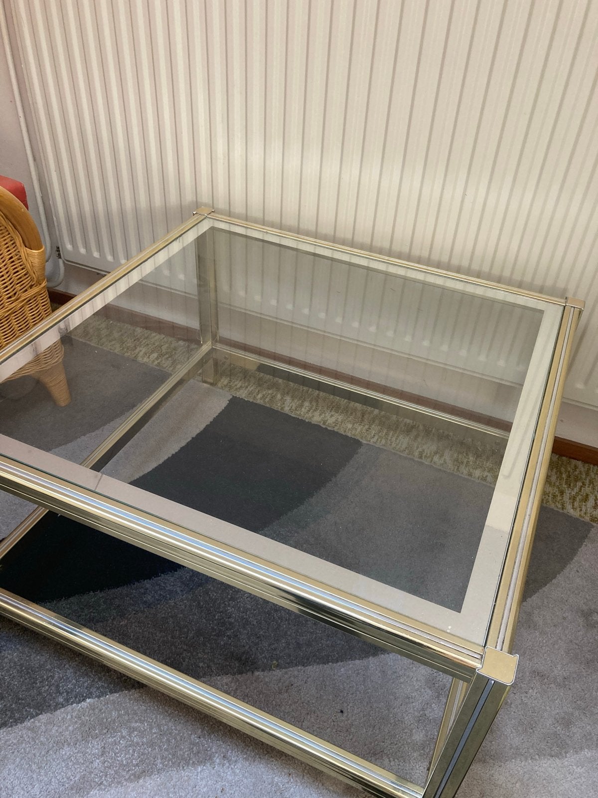 Glazen salontafel met goudkleurig frame, Ophalen, Gebruikt, Vierkant, 50 tot 100 cm