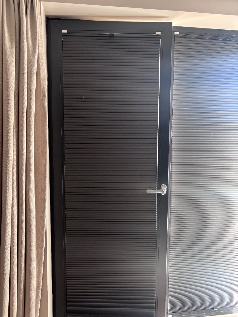 Plissé gordijn zwart top down bottom up stickfix (NIEUW), Ophalen, 193 cm, Overige merken, Verduisterend