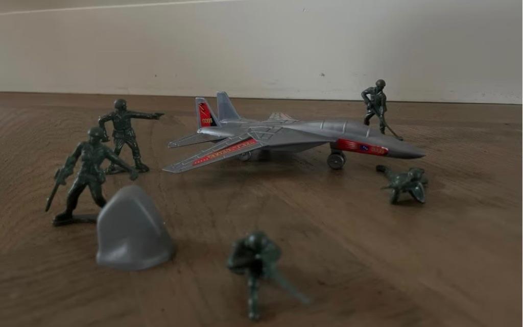 Speelgoed Tank met Soldaten en straaljager, Ophalen, Zo goed als nieuw, Overige typen