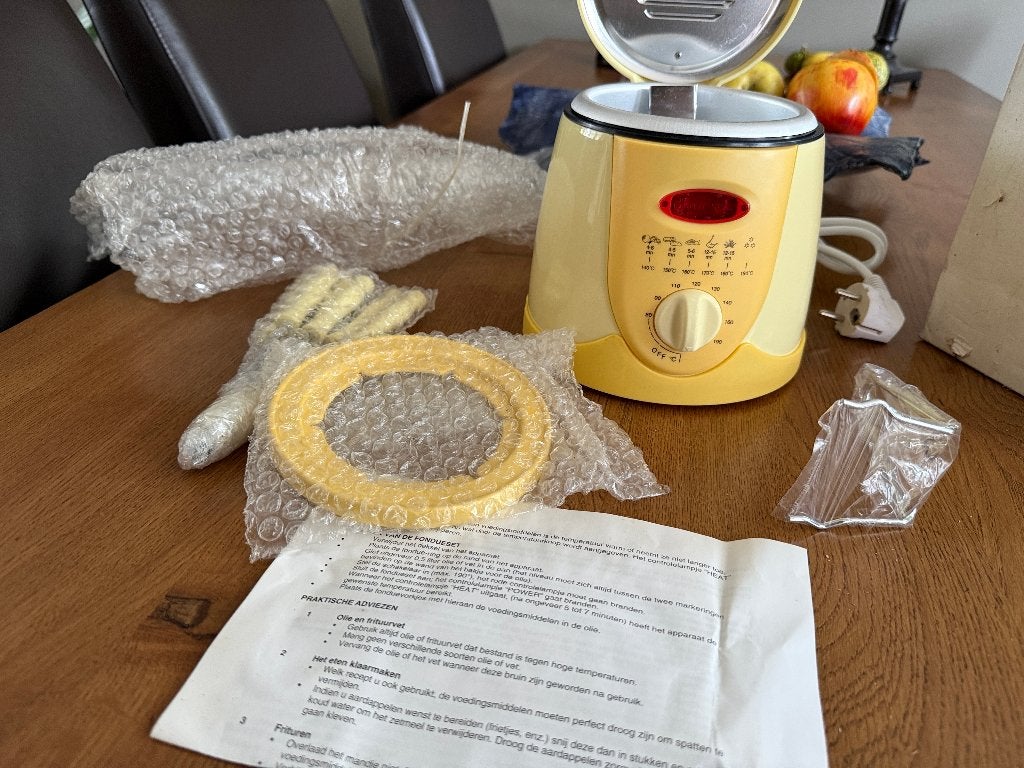 kaas fondue pannetje, Huis en Inrichting, Ophalen, Overige materialen, Frituurpan, Met deksel