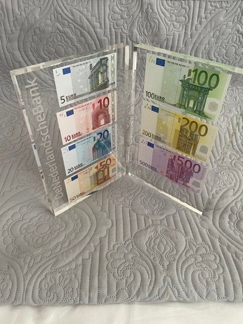Euro bankbiljetten in plexiglas (DNB), Ophalen, Nederland, Bankbiljetten