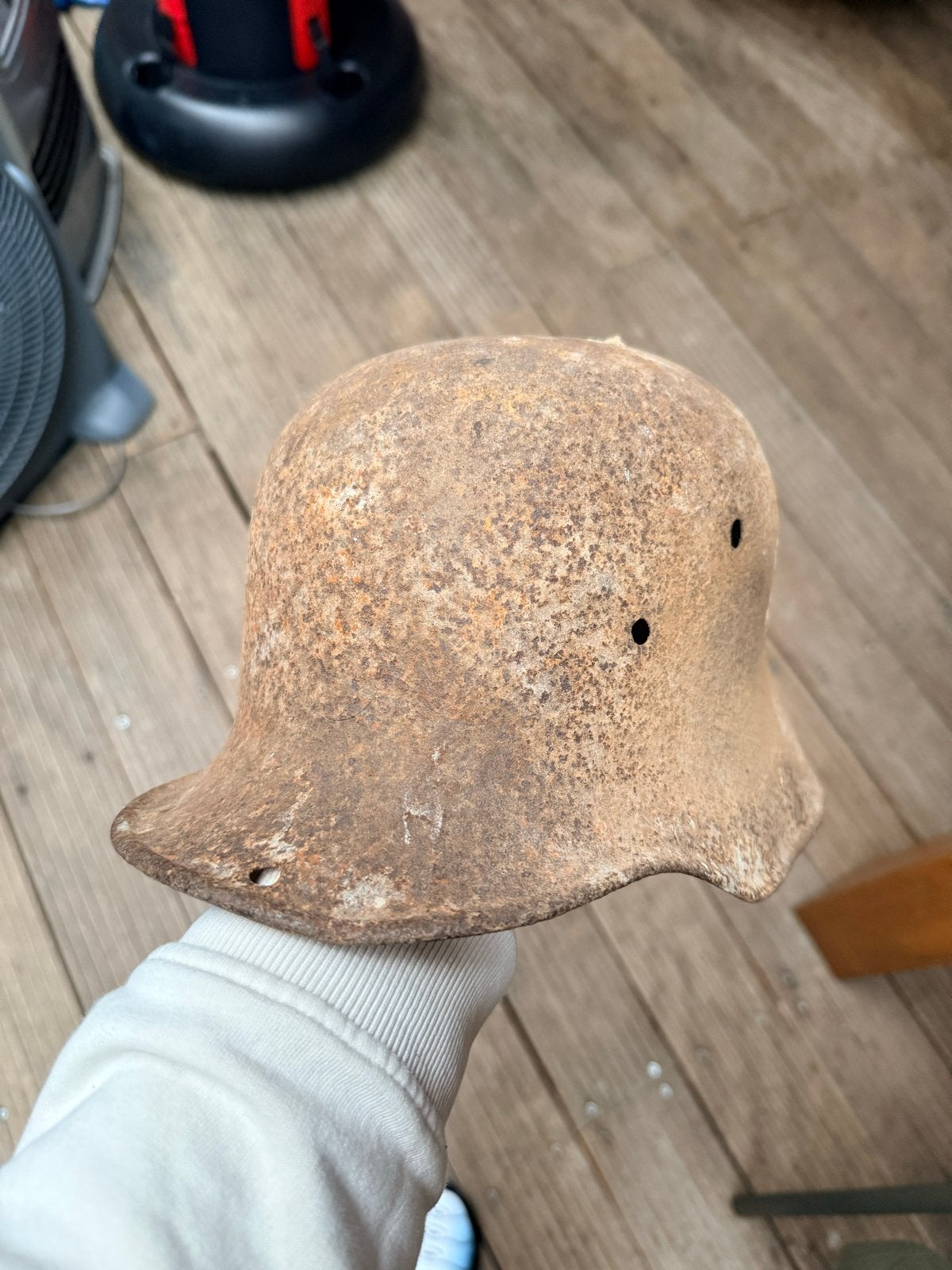 Oude roestige duitse helm eerste Wereldoorlog, Ophalen of Verzenden, Overige soorten, Overige gebieden, Helm of Baret