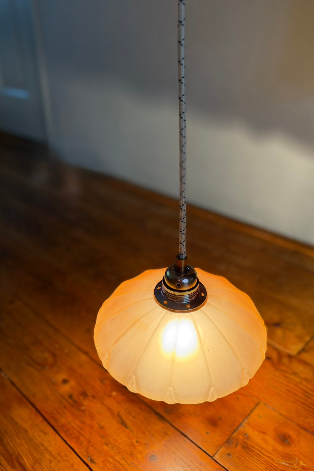 Vintage Art Deco stijl hanglamp perziekkleurig matglas, Ophalen of Verzenden