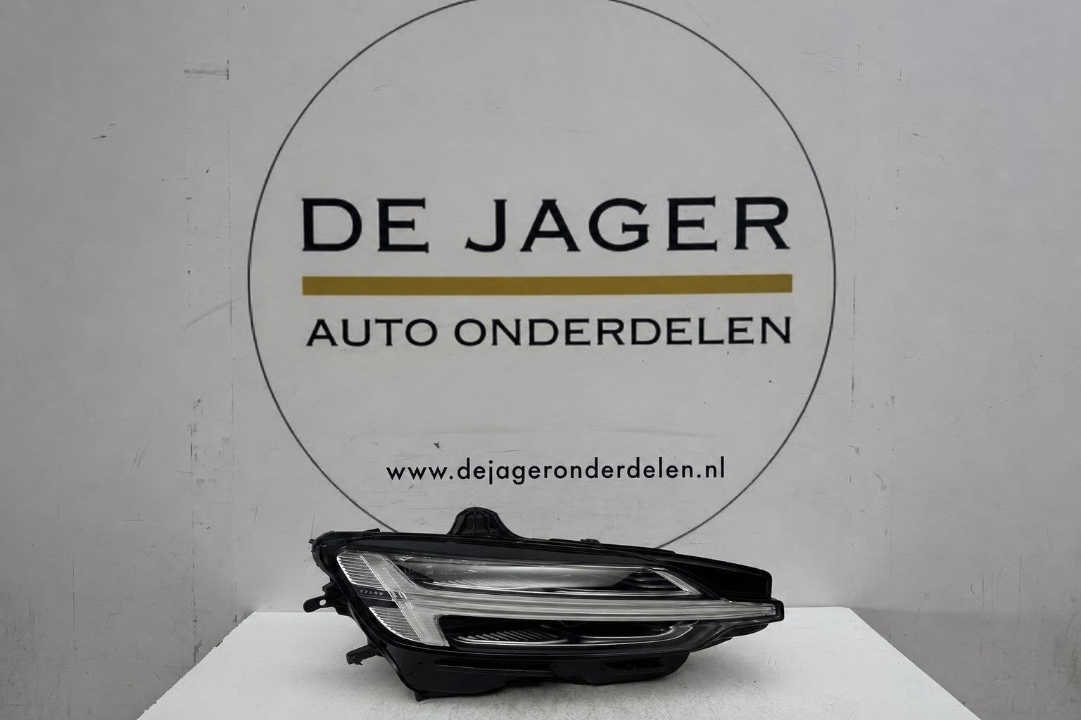 Volvo V60/S60 P3 LED koplamp rechts 32228816, Gebruikt, Gunnar Engellaus vag 8
405 31  Gothenburg, SE, Info@volvocars.com, Ophalen of Verzenden