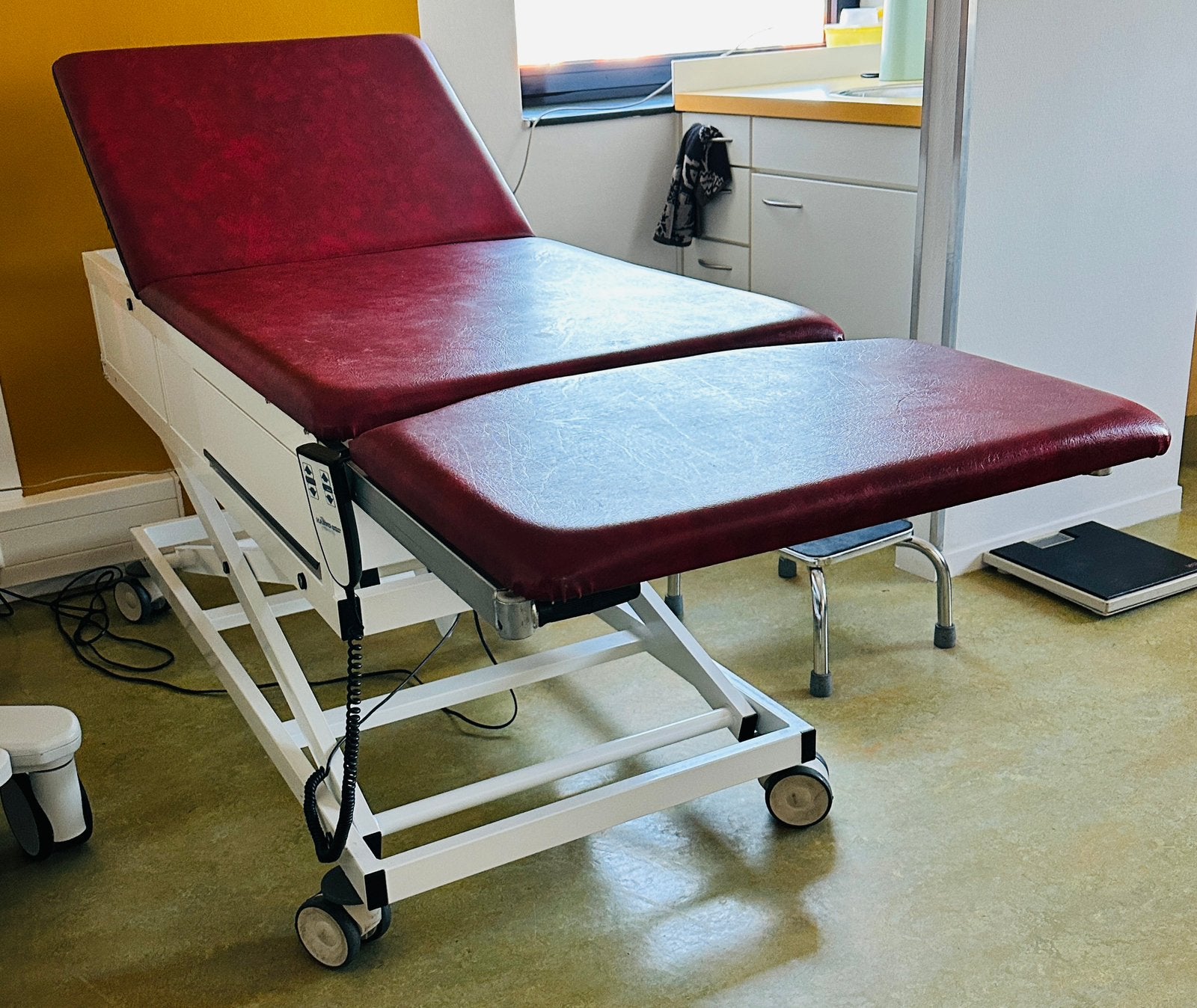 Elektrische onderzoeksbank van Habru, Ophalen, Gebruikt, Massagetafel