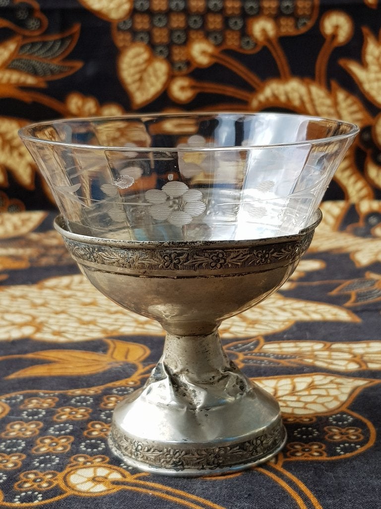Mooi antiek glas in houder van zilver 9,5 cm., Antiek en Kunst, Ophalen of Verzenden, Zilver