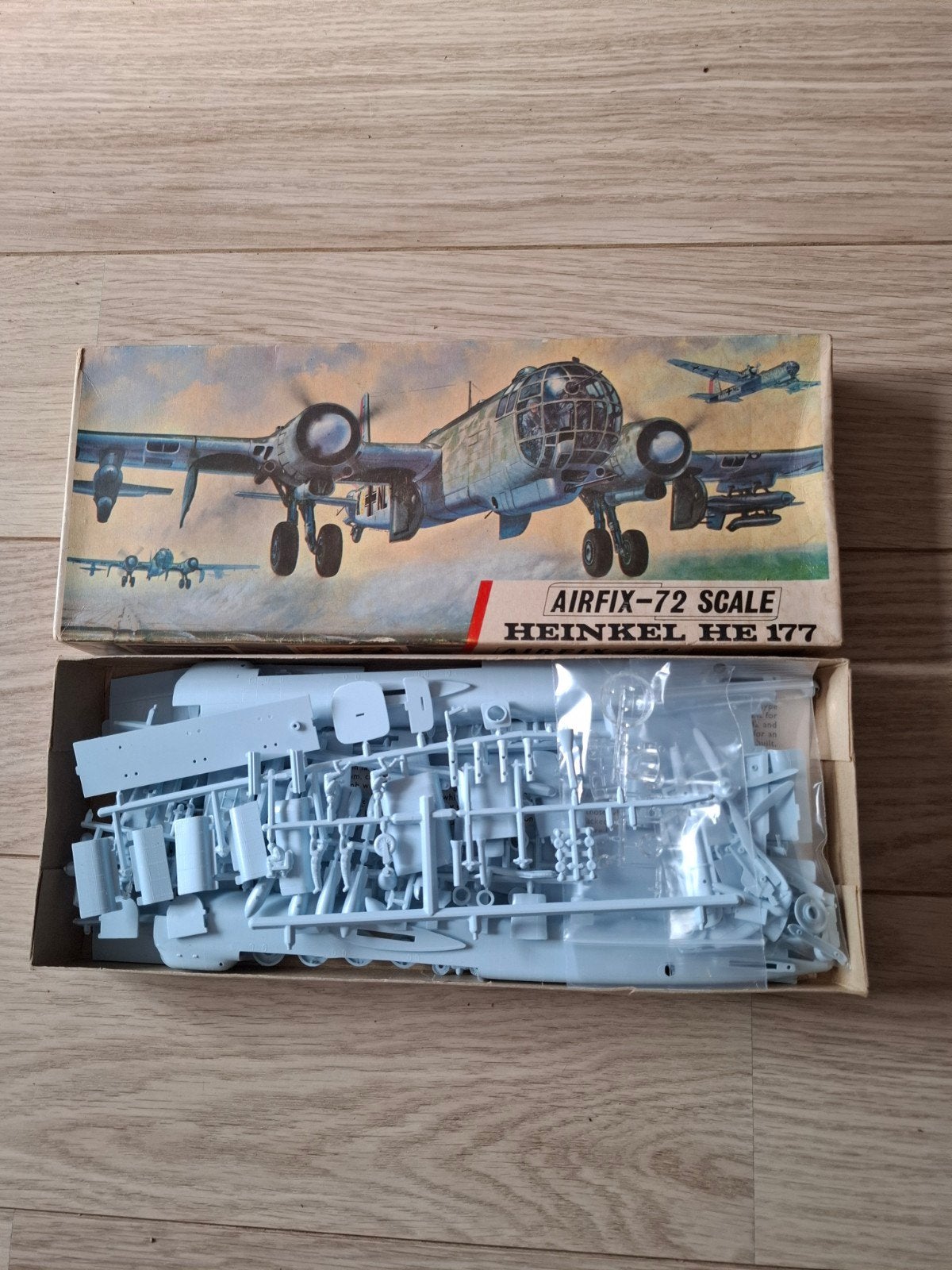 Zeldzame Airfix Red Stripe He-177, Hobby en Vrije tijd, Stempelen, Ophalen of Verzenden, EZ-mounted stempel