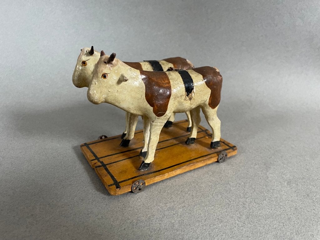 Klein antiek span koeien op wielen uit omstreeks 1920, Ophalen of Verzenden