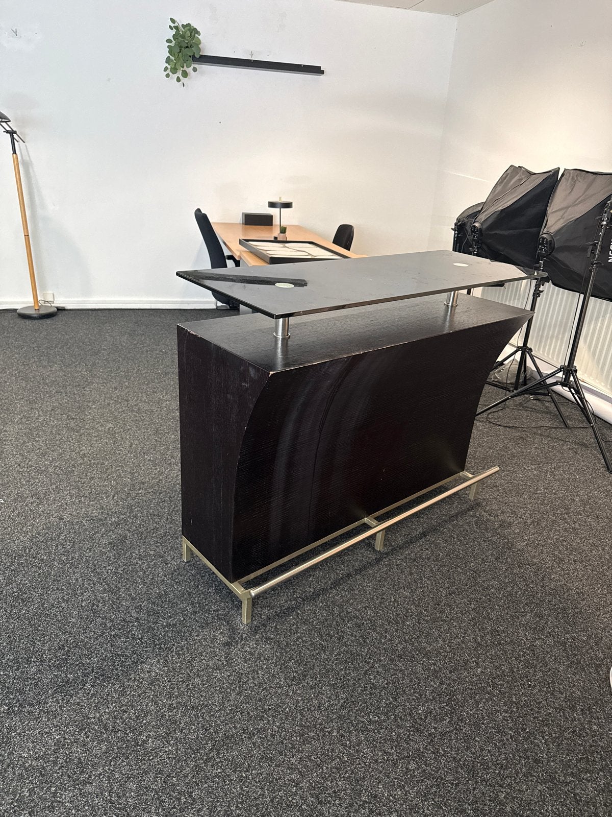 Moderne bar met glazen blad en opbergruimte, Ophalen, Gebruikt