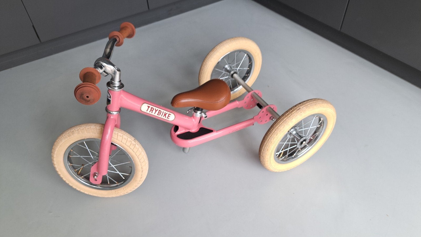 Trybike loopfiets 2-in-1 roze - om te bouwen naar driewieler, Fietsen en Brommers, Fietsen | Kinderfietsjes, Ophalen, Gebruikt