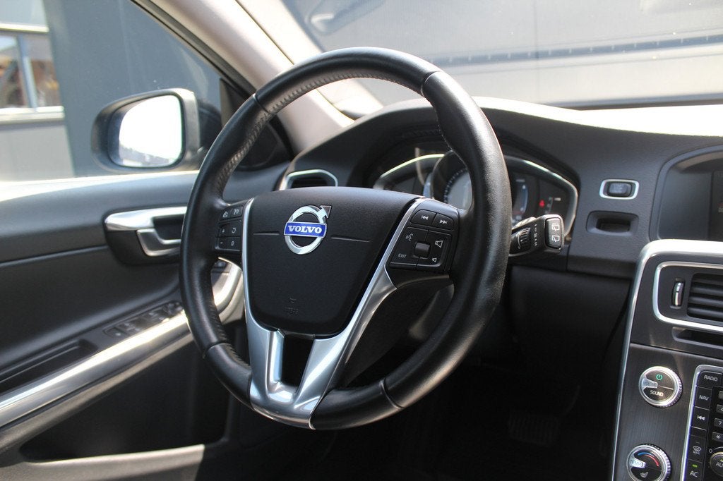 Volvo V60 2.4 D6 Twin Engine Momentum | Incl. 12 maanden gar, Auto's, Automaat, Zwart, Vierwielaandrijving, 1880 kg