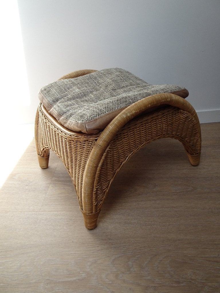 Rotan hocker voetenbank, Huis en Inrichting, Banken | Voetenbanken en Poefen, Ophalen, 50 tot 75 cm, Zo goed als nieuw, Rechthoekig