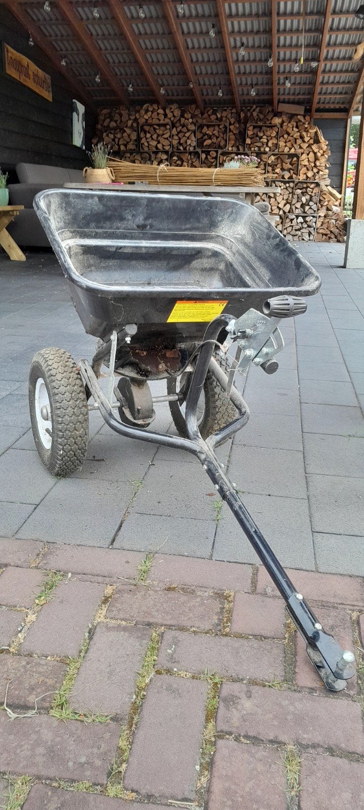 kunstmeststrooier achter tuintrekker, Ophalen, Gebruikt