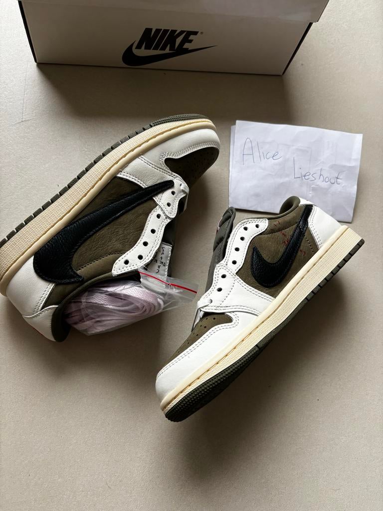 Jordan 1 Low Travis Scott Medium Olive 37.5, Ophalen of Verzenden, Nieuw, Groen, Sneakers of Gympen