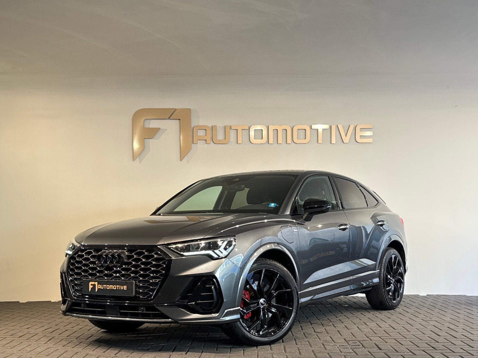 Audi Q3 Sportback 45 TFSI e S Edition RS Look|ACC|Lane|Camer, Dealer onderhouden, Gebruikt, Euro 6, Leder en Stof