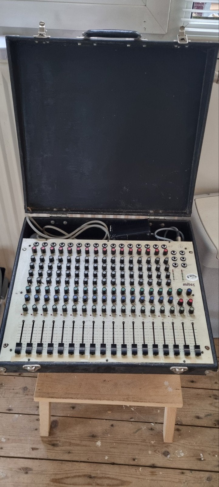 Mitec 162 Analoge sound  mixer., Muziek en Instrumenten, Ophalen of Verzenden, Gebruikt, Minder dan 5 kanalen