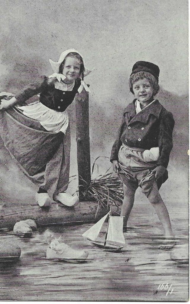 Klederdracht- -Meisje en jongen., Verzenden, 1940 tot 1960, Gelopen, Klederdracht