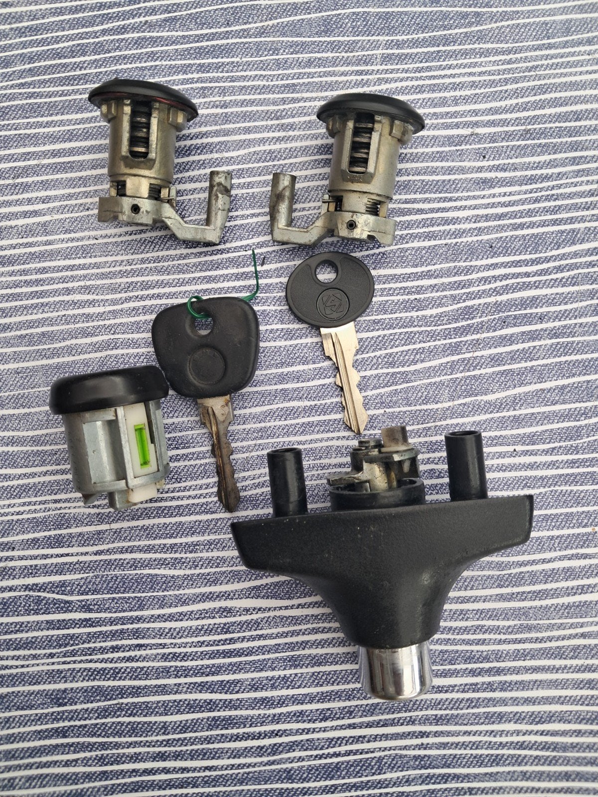 BMW E30 slotenset met 2 sleutels (sedan, coupé, cabrio), Ophalen of Verzenden, BMW