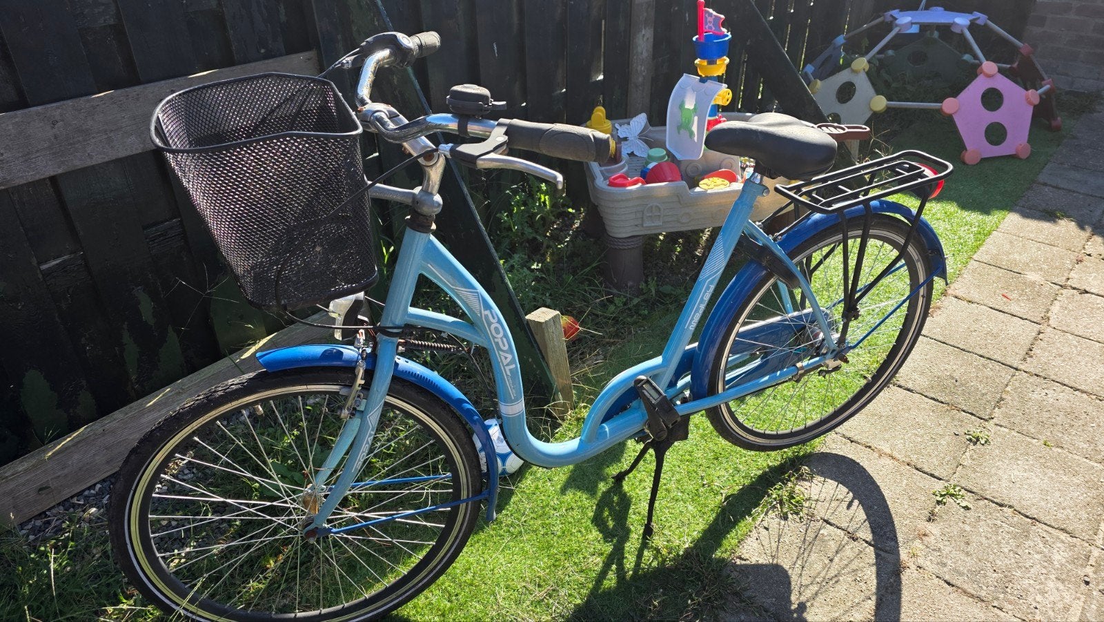 Nieuwe damesfiets met lage instap en dubbele standaard, Ophalen
