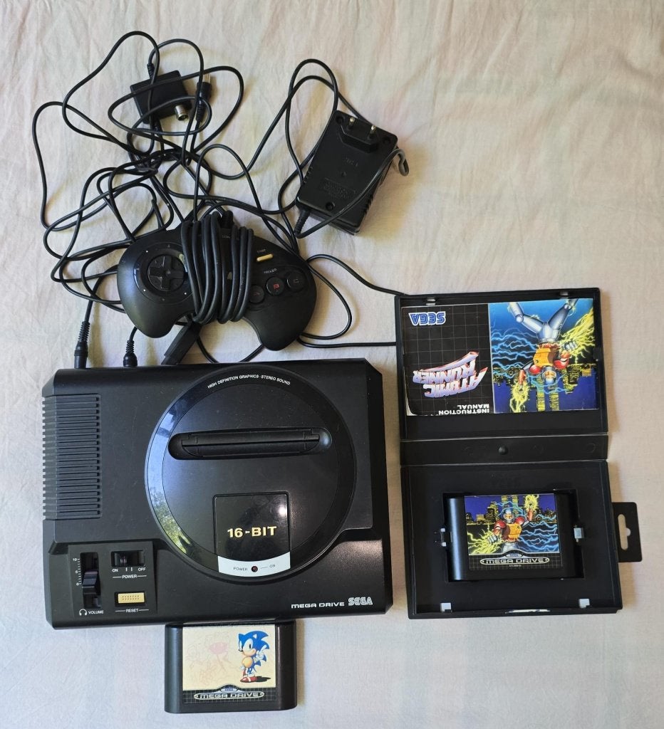Sega Mega Drive 16-bit met 2 games en 1 controller, Verzenden, Gebruikt, Met 1 controller, Mega Drive