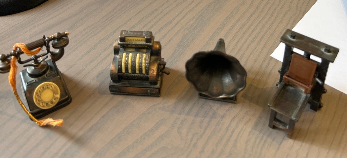 Miniatuur puntenslijpers set: Telefoon, Kassa, Grammofoon, P, Ophalen, Gebruikt