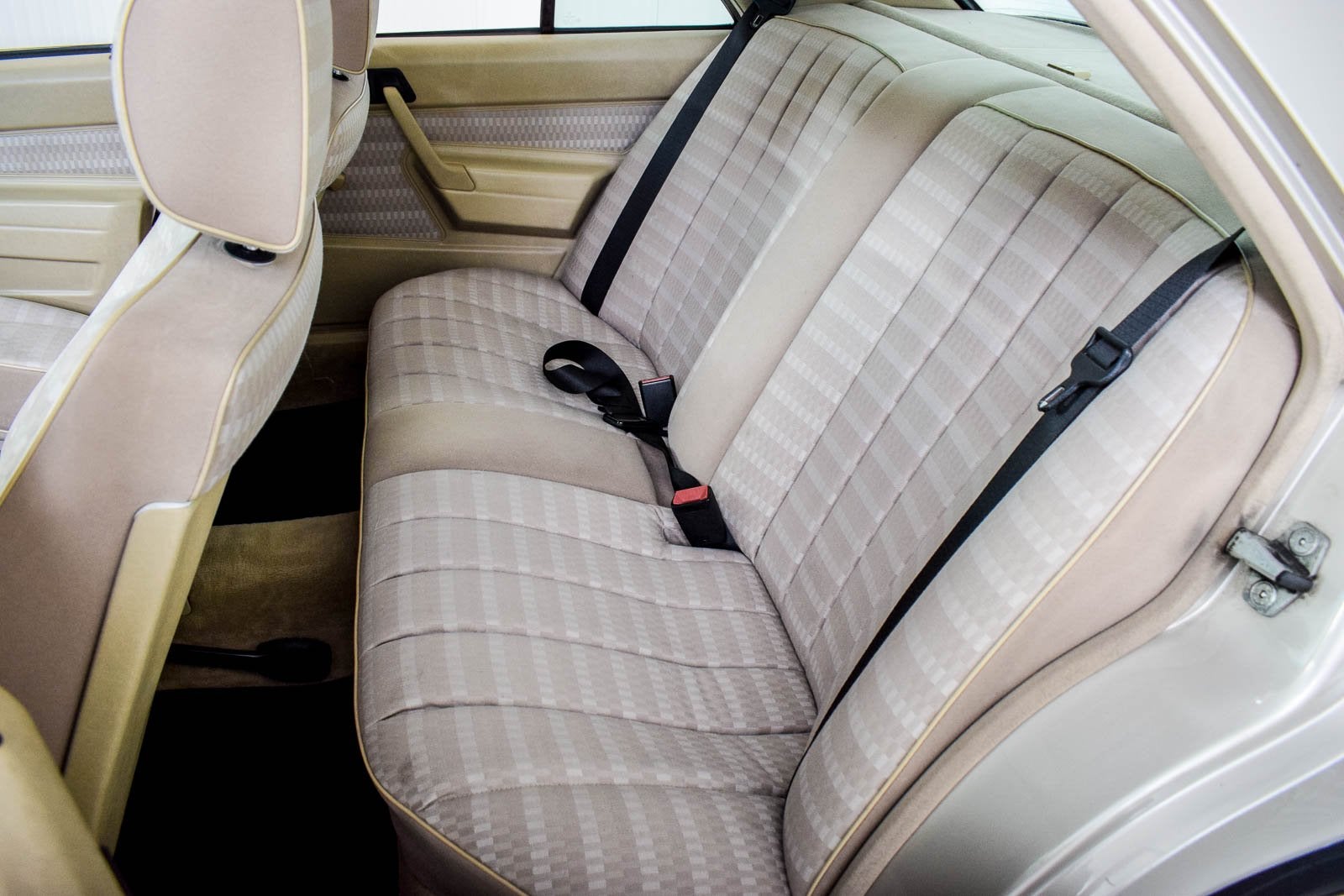 Mercedes-Benz 190D 2.5 turbo Diesel (bj 1989, automaat), foto 6