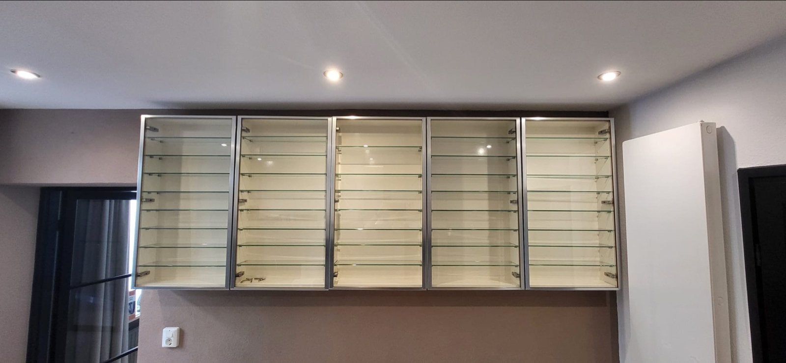 Glazen vitrinekastjes met aluminium deurtjes 5 stuks, Huis en Inrichting, Kasten | Vitrinekasten, Ophalen, 50 tot 100 cm, Glas