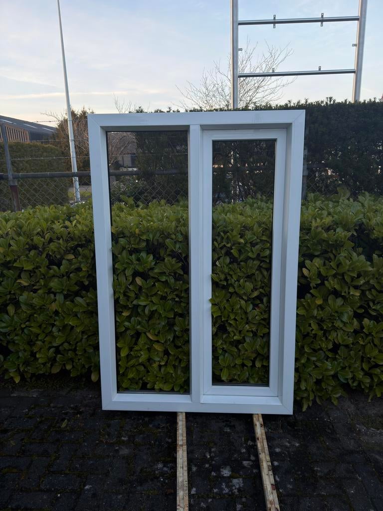 Kunststof kozijn met draaikiep raam 173,5x115,5, Doe-het-zelf en Verbouw, Kozijnen en Schuifpuien, Zo goed als nieuw, Raamkozijn