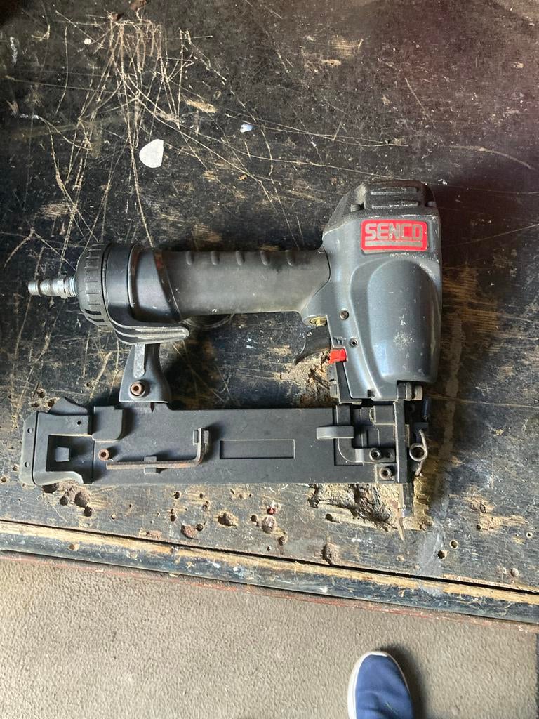 Senco tacker met nieten, Doe-het-zelf en Verbouw, Gereedschap | Handgereedschap, Ophalen, Gebruikt