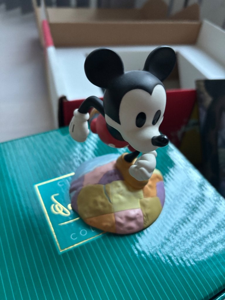 WDCC Mickey: On Top of the World, Verzamelen, Ophalen of Verzenden, Mickey Mouse, Zo goed als nieuw, Beeldje of Figuurtje