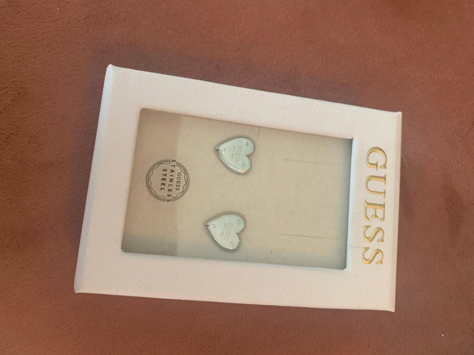 Nieuwe Guess oorbellen - hartjes van roestvrij staal, Sieraden, Tassen en Uiterlijk, Overige materialen, Nieuw, Ophalen of Verzenden