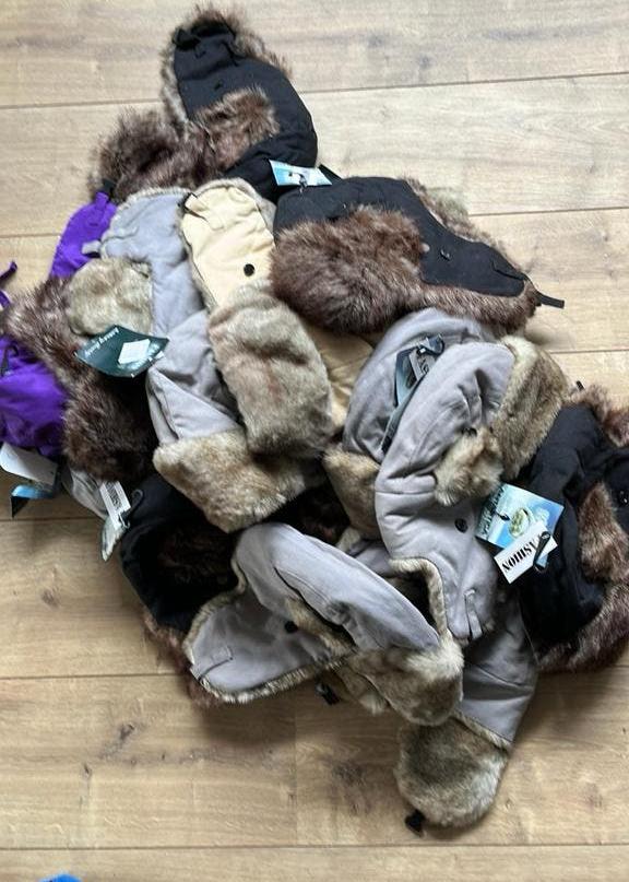 Bontmutsen 17 stuks. Hele partij €17,50 excl verzend., Ophalen of Verzenden, Nieuw, Overige maten, Muts