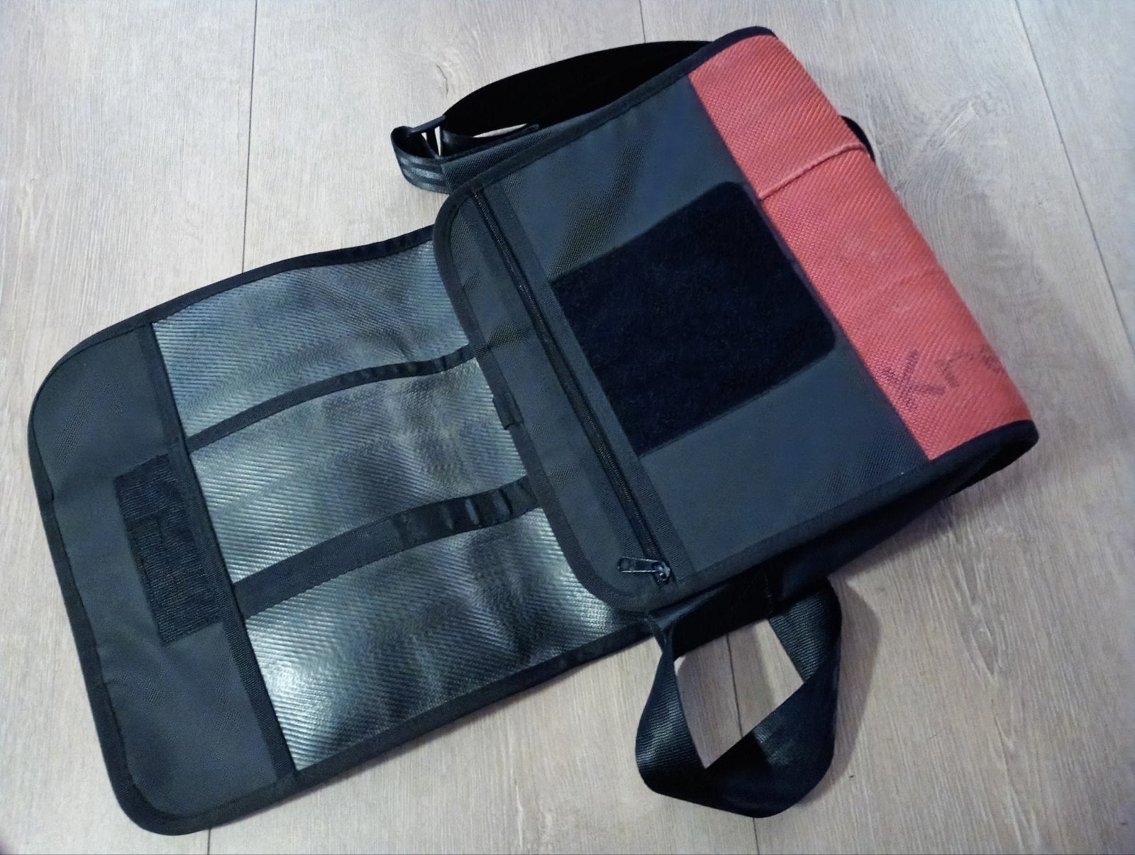 Feuerwear Messenger Tas - Rood, Gerecycled Brandweerslangen, Sieraden, Tassen en Uiterlijk, Tassen | Schoudertassen, Ophalen of Verzenden