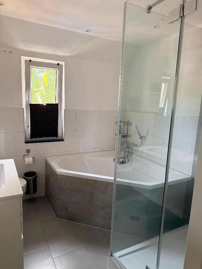 Complete badkamer | | Hoekbad | Douchecabine | In één koop, Ophalen, Gebruikt, Met douche