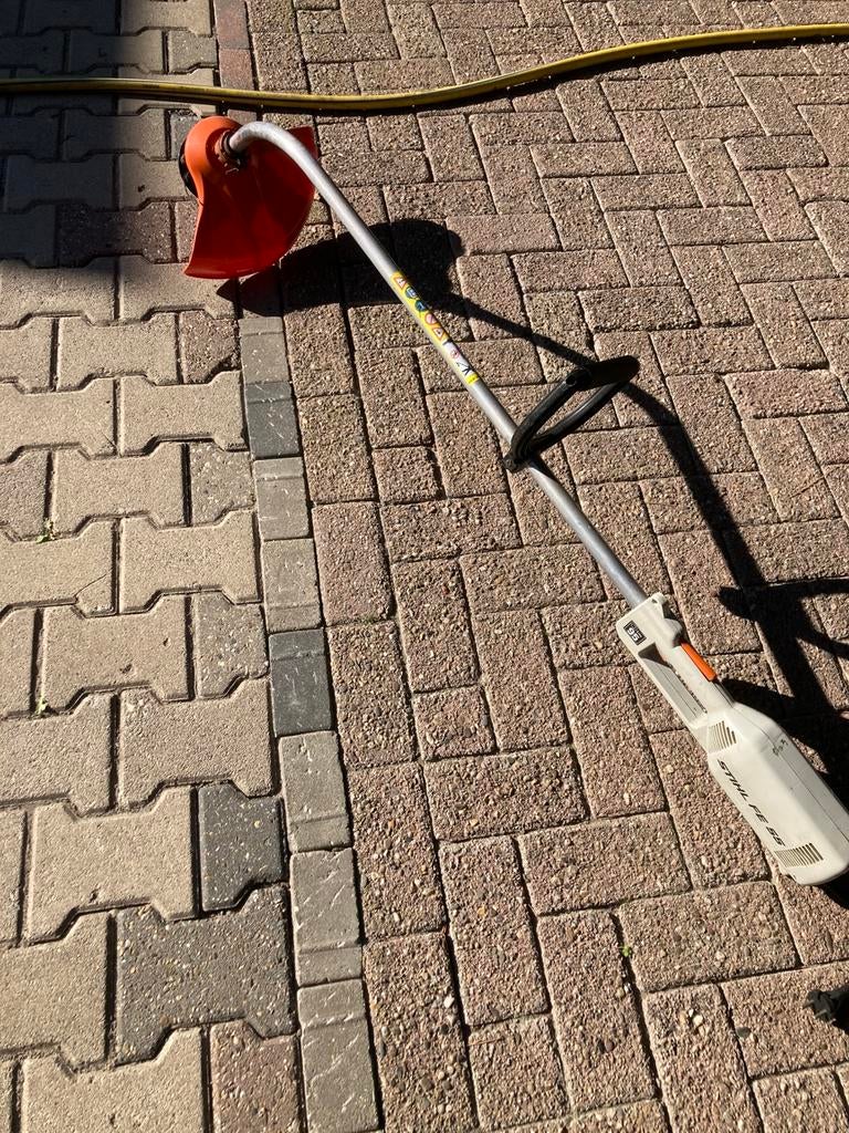 Stihl grastrimmer FE55, Ophalen, Gebruikt, 10 tot 30 cm, Elektrisch