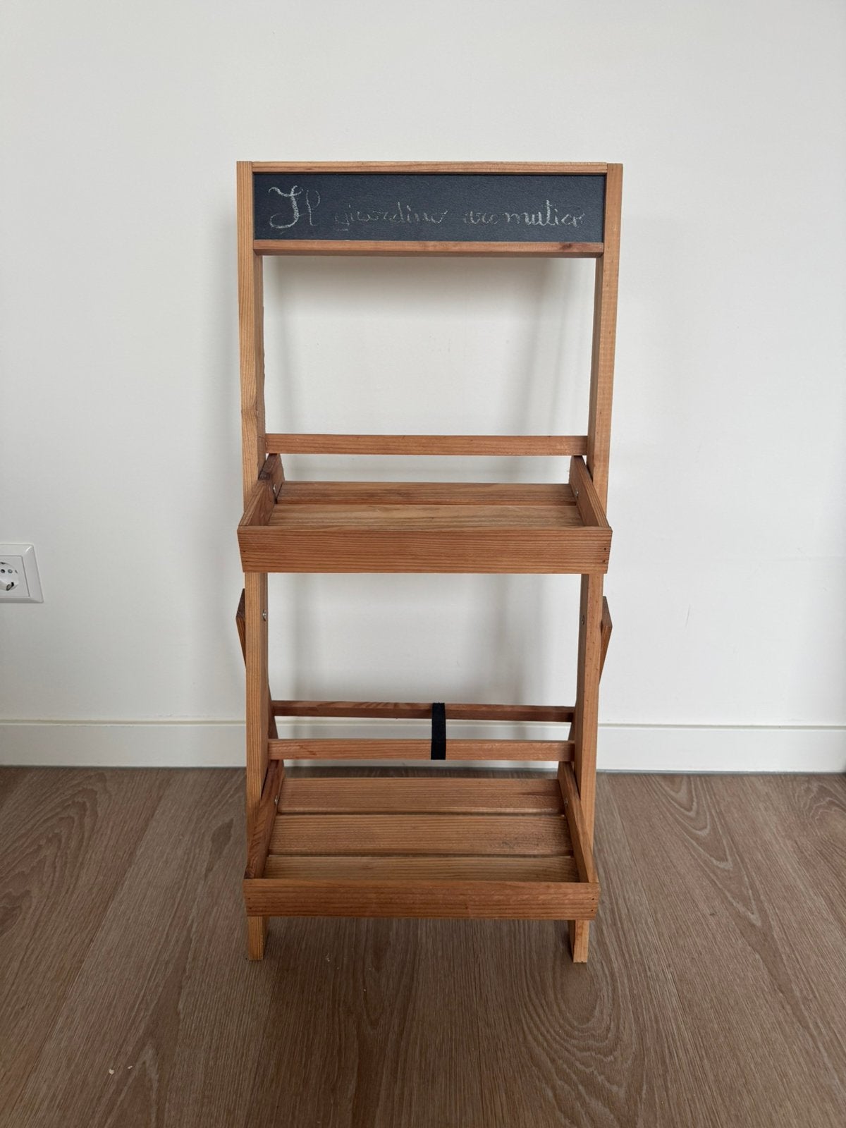 Wooden plant stand with a blackboard on top, Huis en Inrichting, Woonaccessoires | Etagères, Ophalen of Verzenden, Zo goed als nieuw