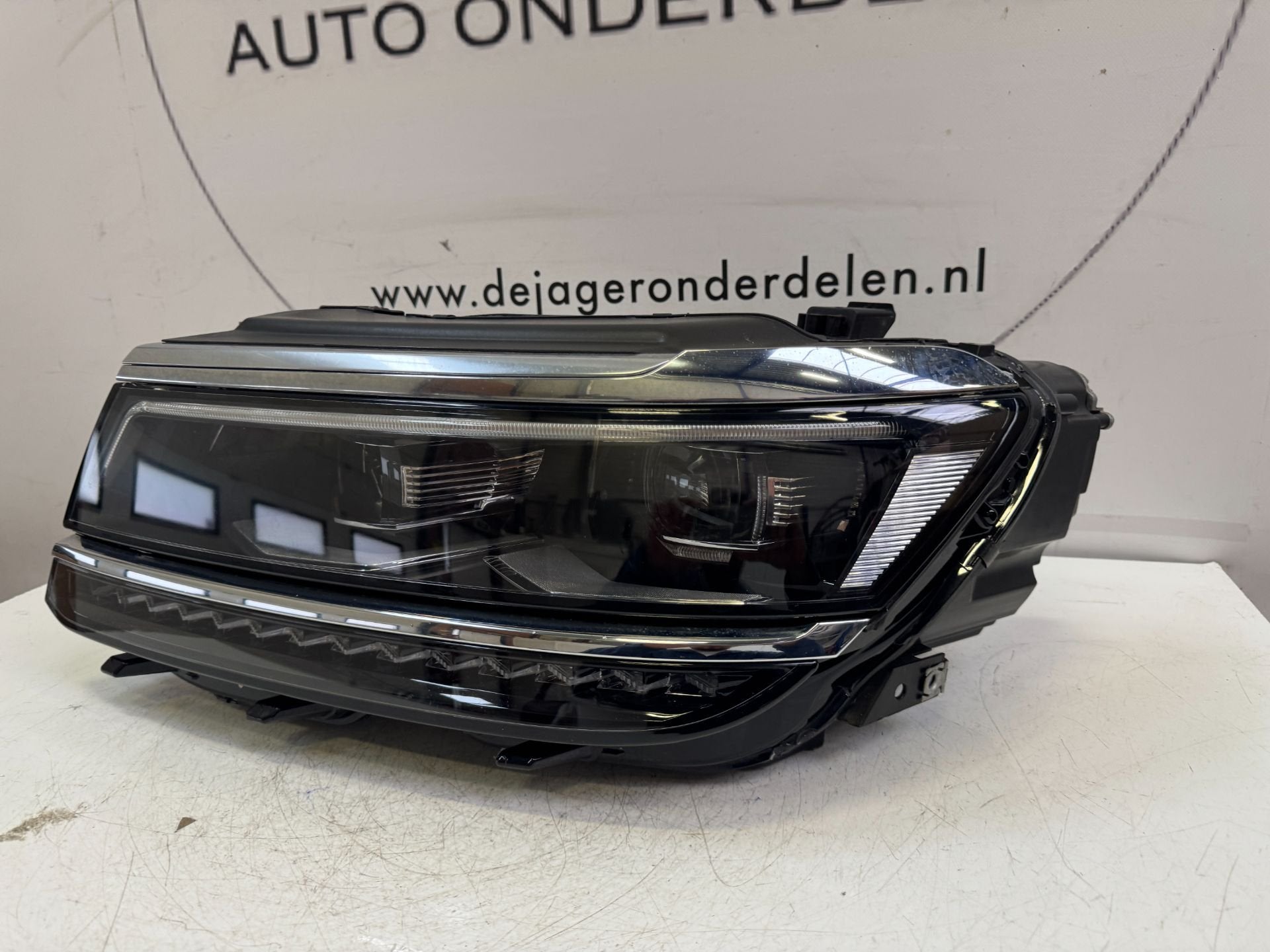 VW TIGUAN 5NA 5NB VOL LED KOPLAMP LINKS 5NB941081A, Gebruikt, Volkswagen, Volkswagen AG, Berliner Ring 2
38440  Wolfsburg, DE
